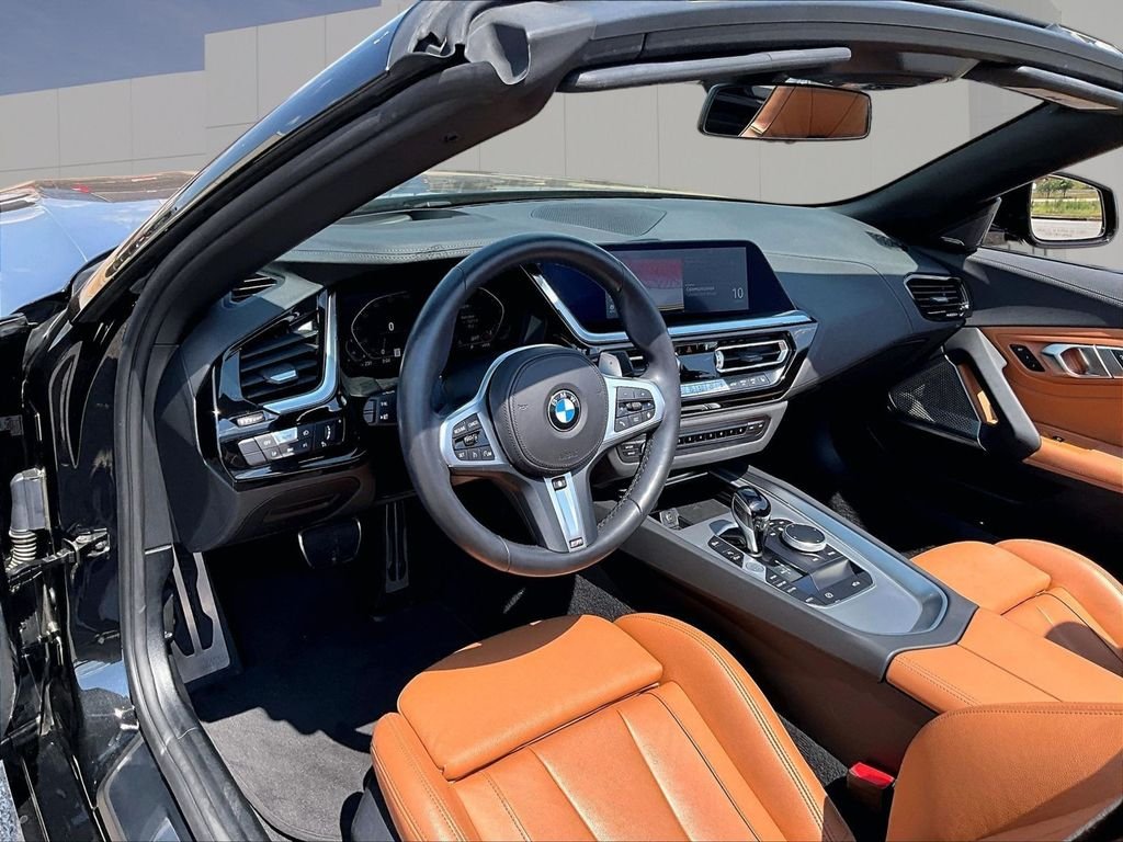 Used 2024 Black BMW sDrive30i image 4