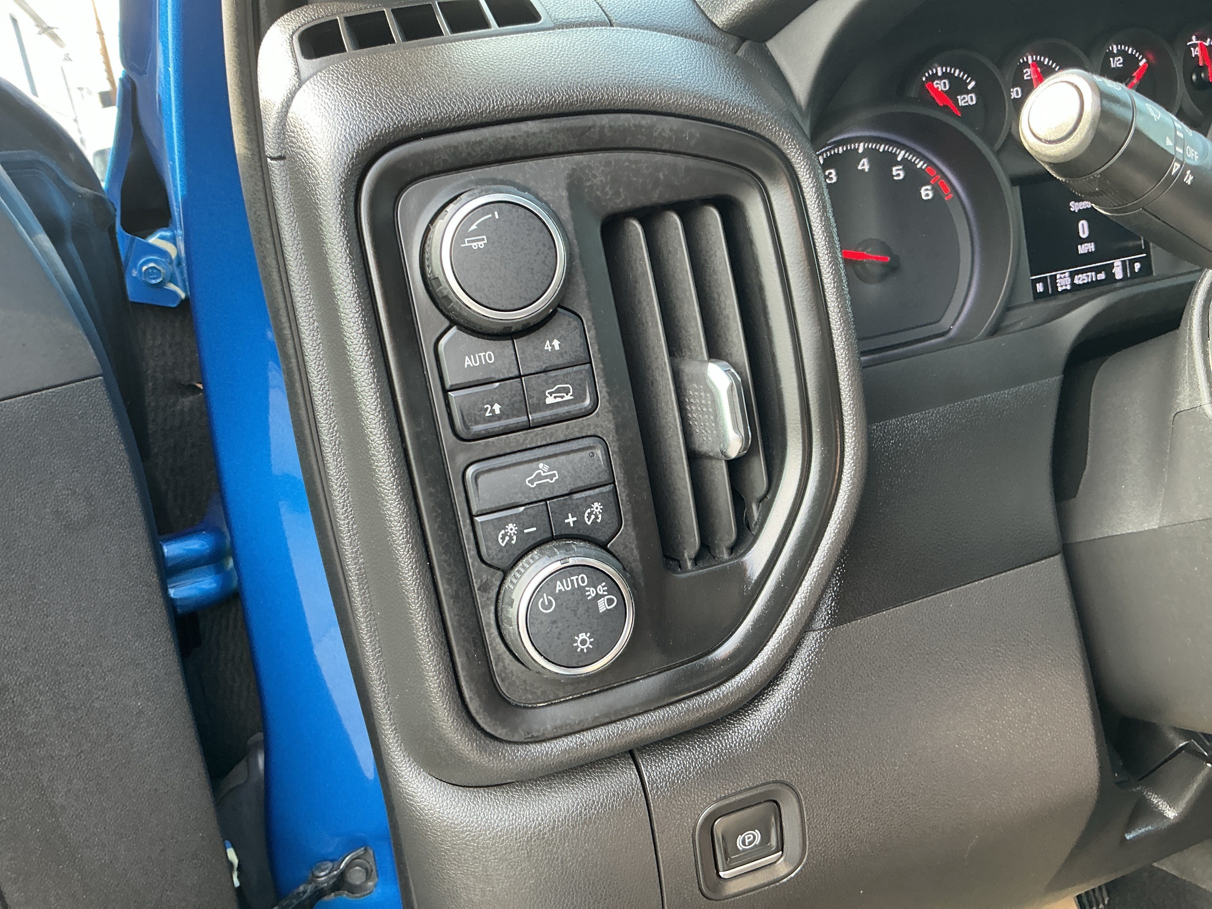Used 2022 Glacier Blue Metallic Chevrolet Custom image 20