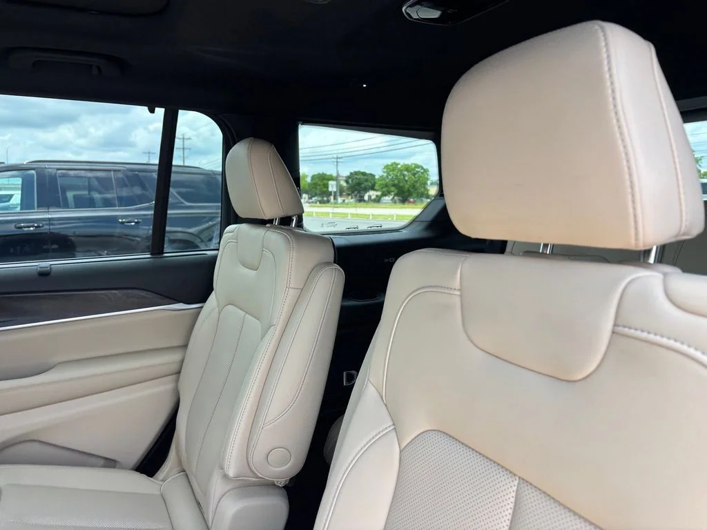 Used 2025 Gray Jeep Limited image 29
