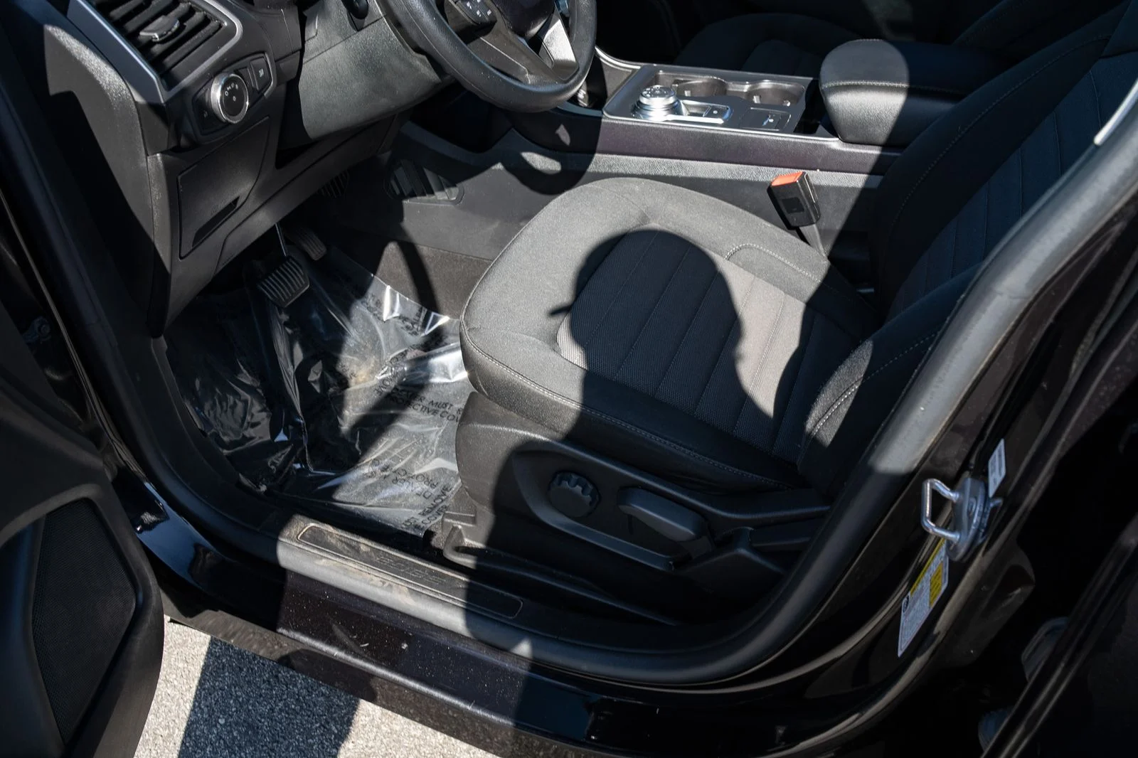 Used 2023 Black Ford SE image 17