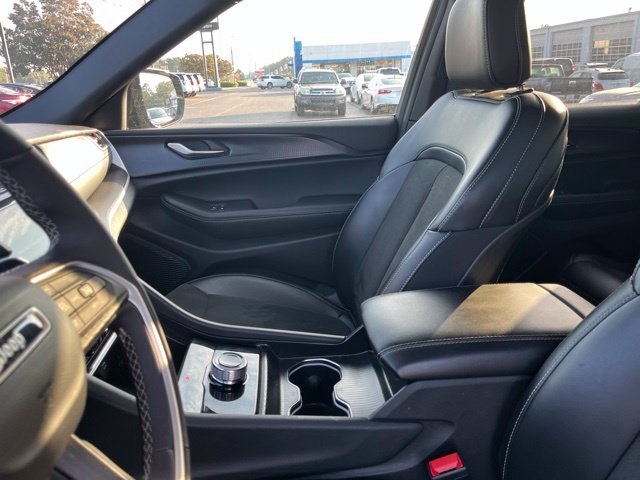 Used 2025 Black Jeep Altitude image 10