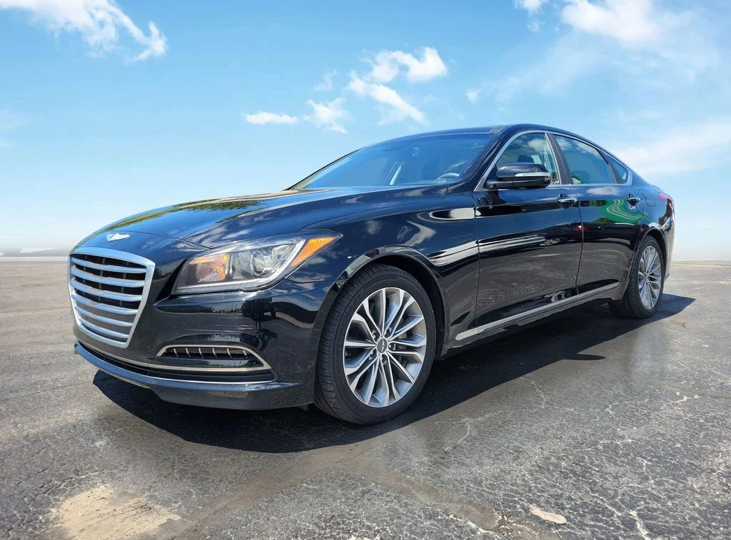 Used 2015 Black Hyundai 3.8 image 2