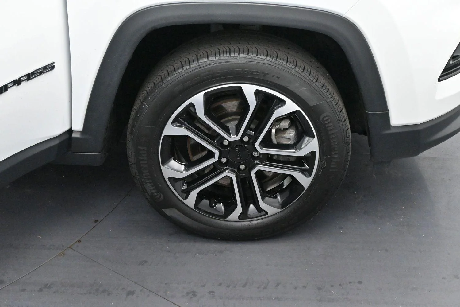Used 2023 Bright White Clearcoat Jeep Limited image 30