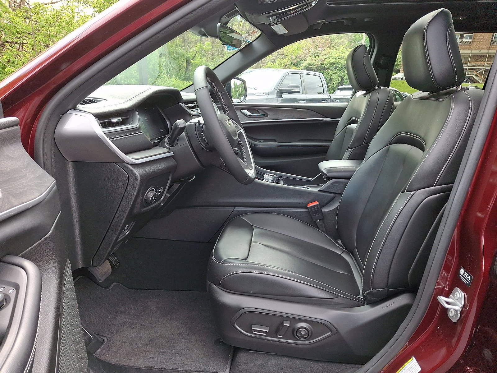 Certified Used 2025 Velvet Red Pearlcoat Jeep Limited image 15
