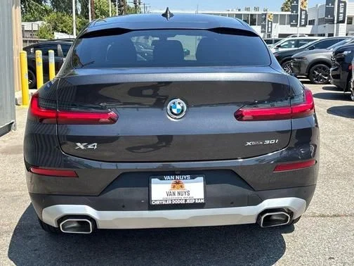 Used 2025 Gray BMW xDrive30i image 6