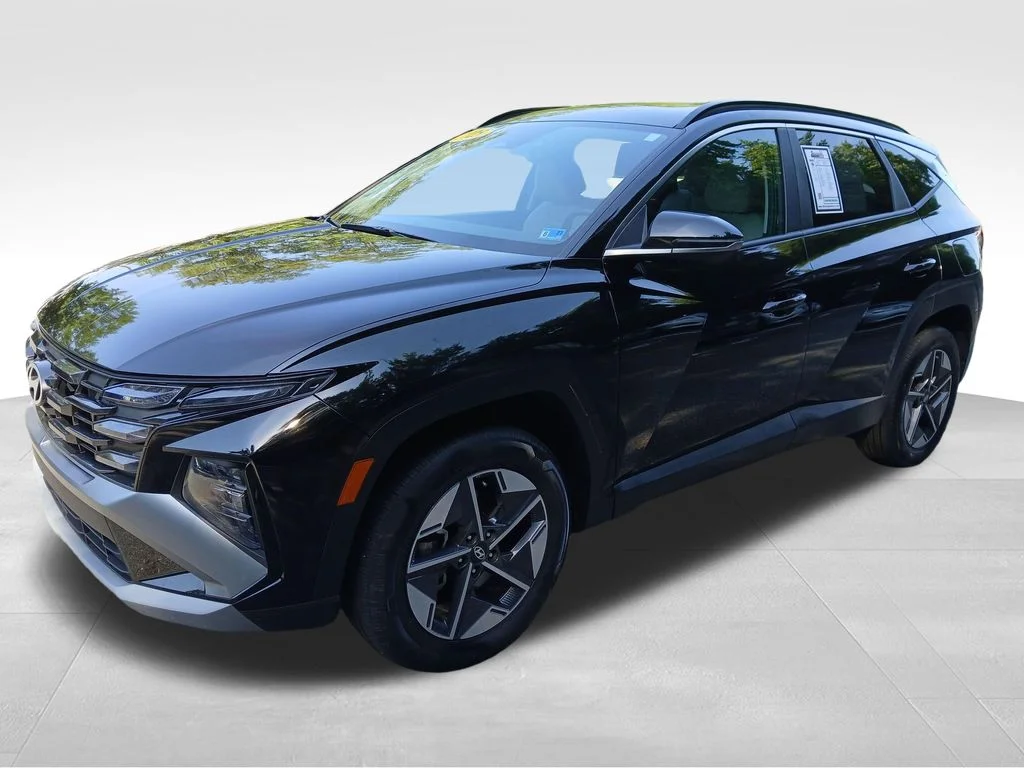 Used 2025 Black Hyundai SEL Convenience image 3