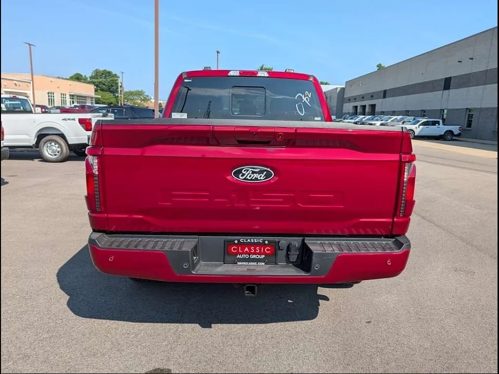 New 2026 Ruby Red Metallic Tinted Clearcoat Ford XLT image 4