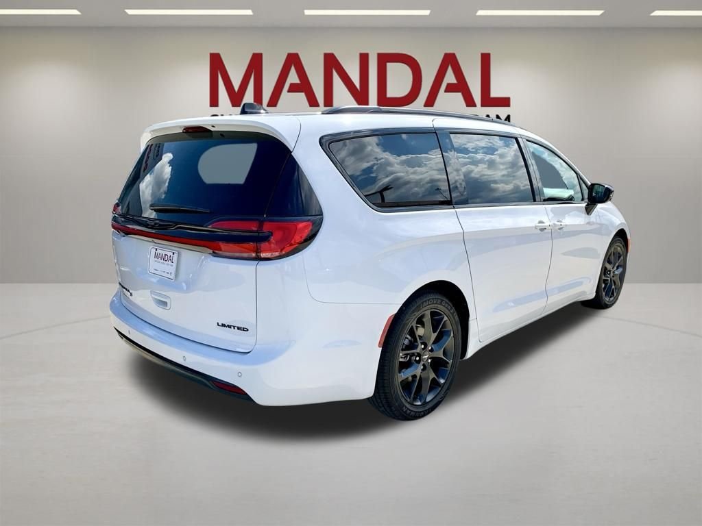 Used 2025 White Chrysler Limited image 6