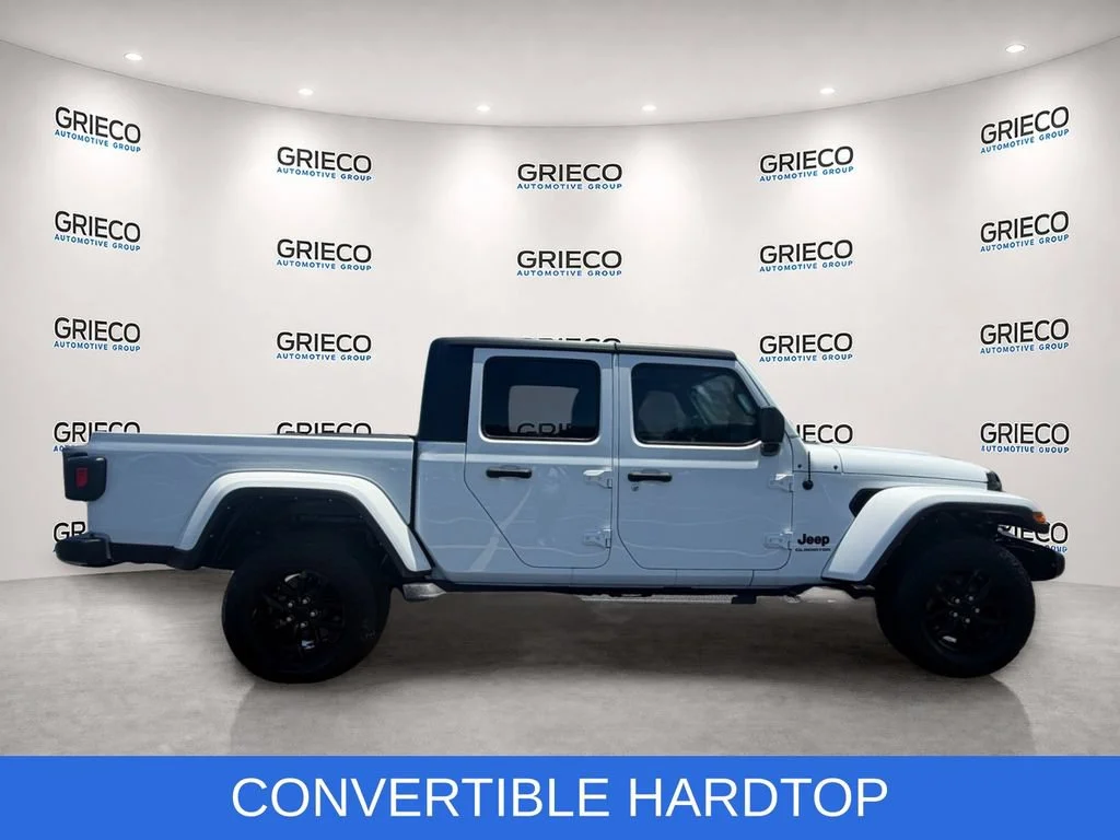Used 2022 White Jeep Altitude 4x4 image 8