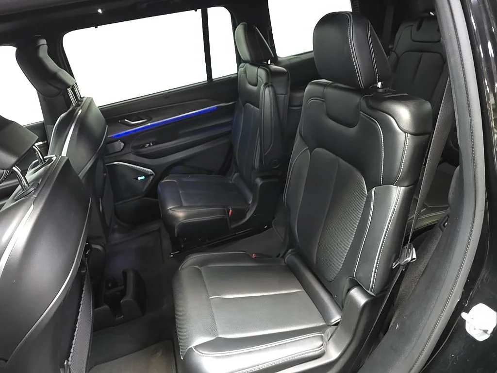 Used 2021 Diamond Black Jeep Overland image 33