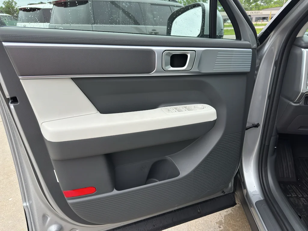 New 2026 Shimmering Silver Hyundai SE image 10