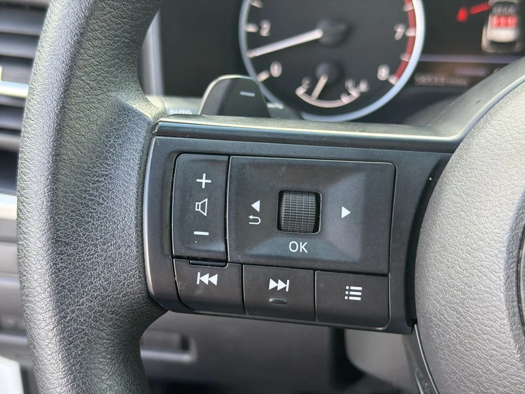 Used 2023 White Nissan S image 24