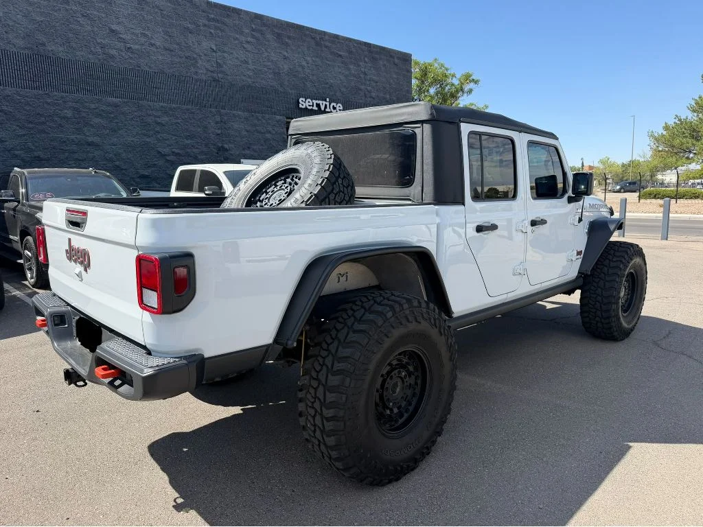 Used 2021 Bright White Clearcoat Jeep Mojave image 4