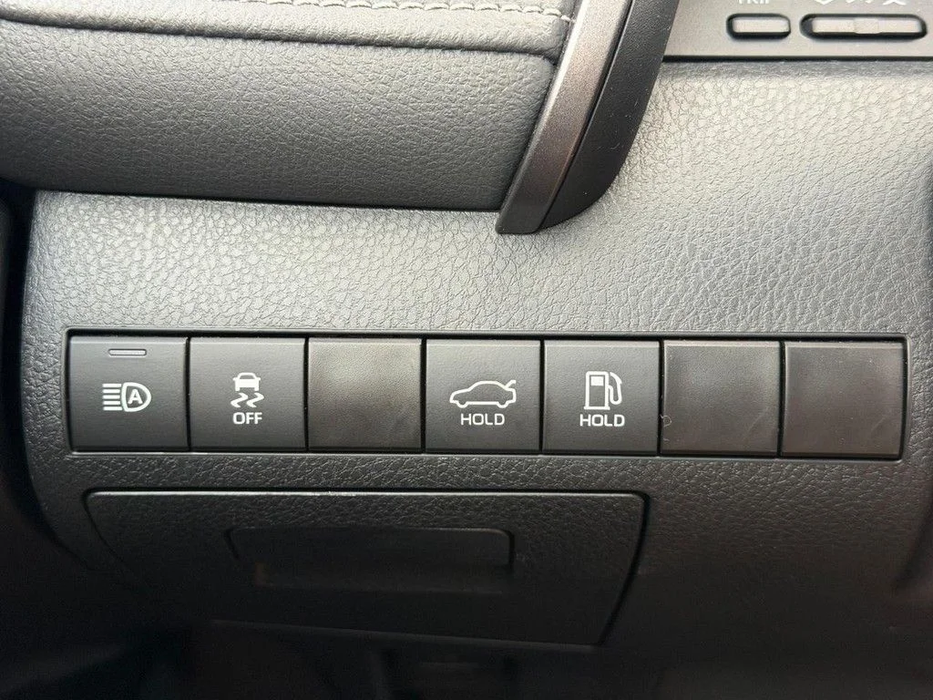 2024 Toyota Camry SE - Photo 18