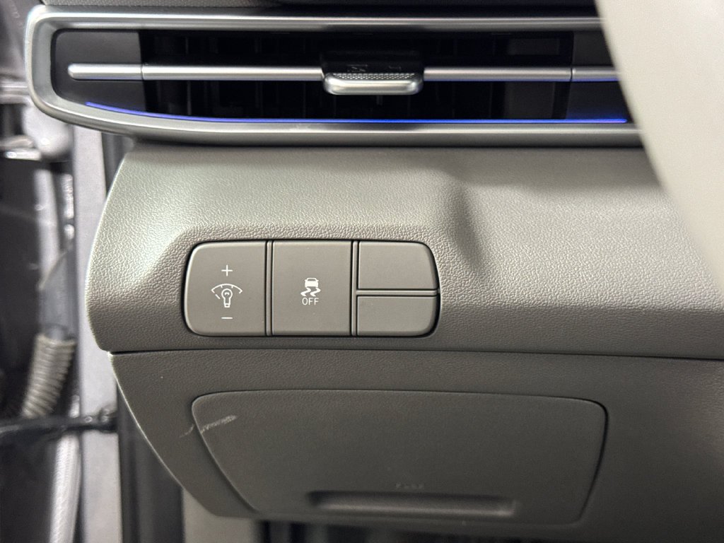 Used 2025 Gray Hyundai SEL Convenience image 31