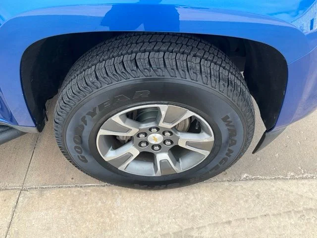 Used 2018 Blue Chevrolet Z71 image 40