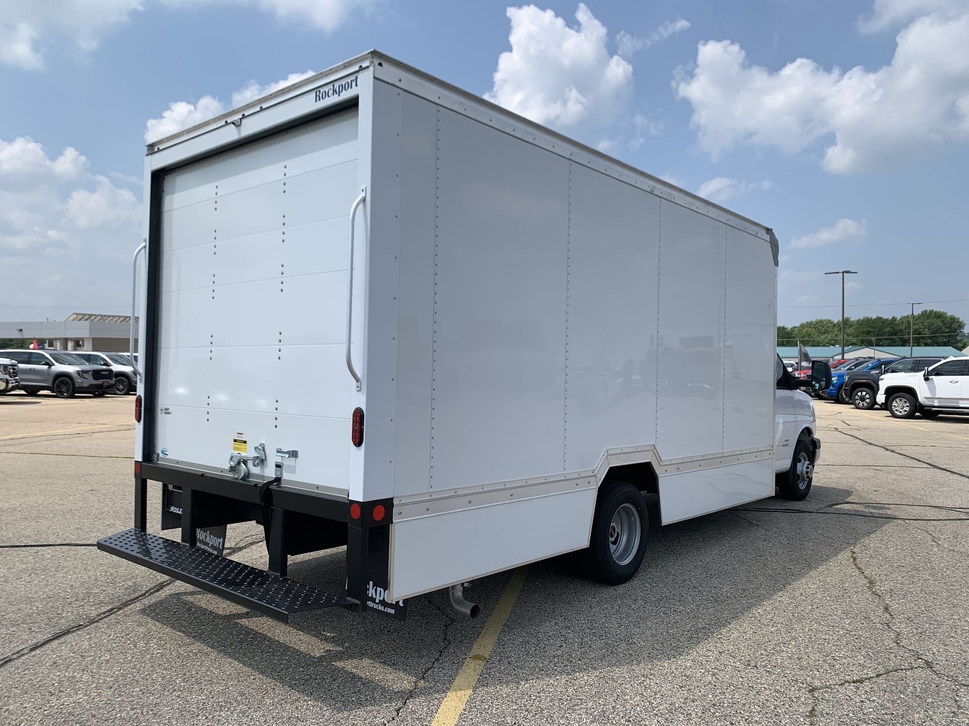 New 2024 Summit White GMC 2WT image 22