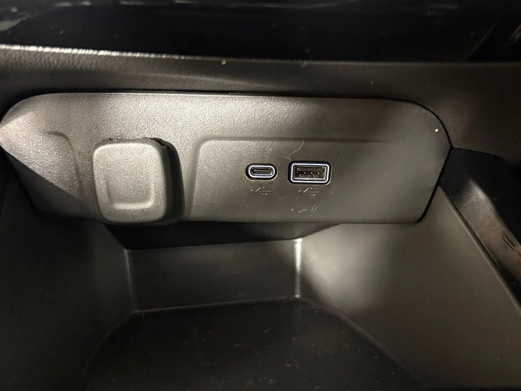 Used 2025 White Chevrolet LT image 31
