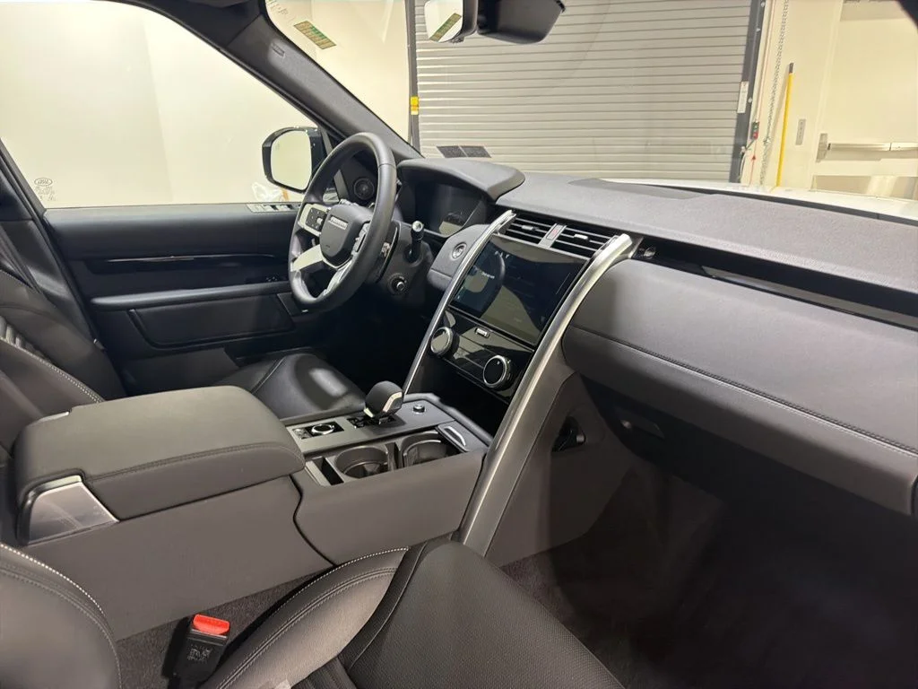 Certified Used 2025 Fuji White Land Rover S image 24