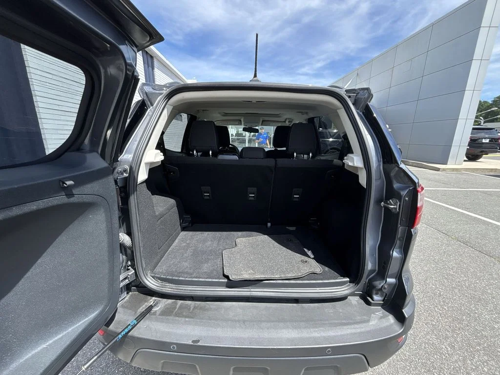 Used 2020 Gray Ford SE image 21