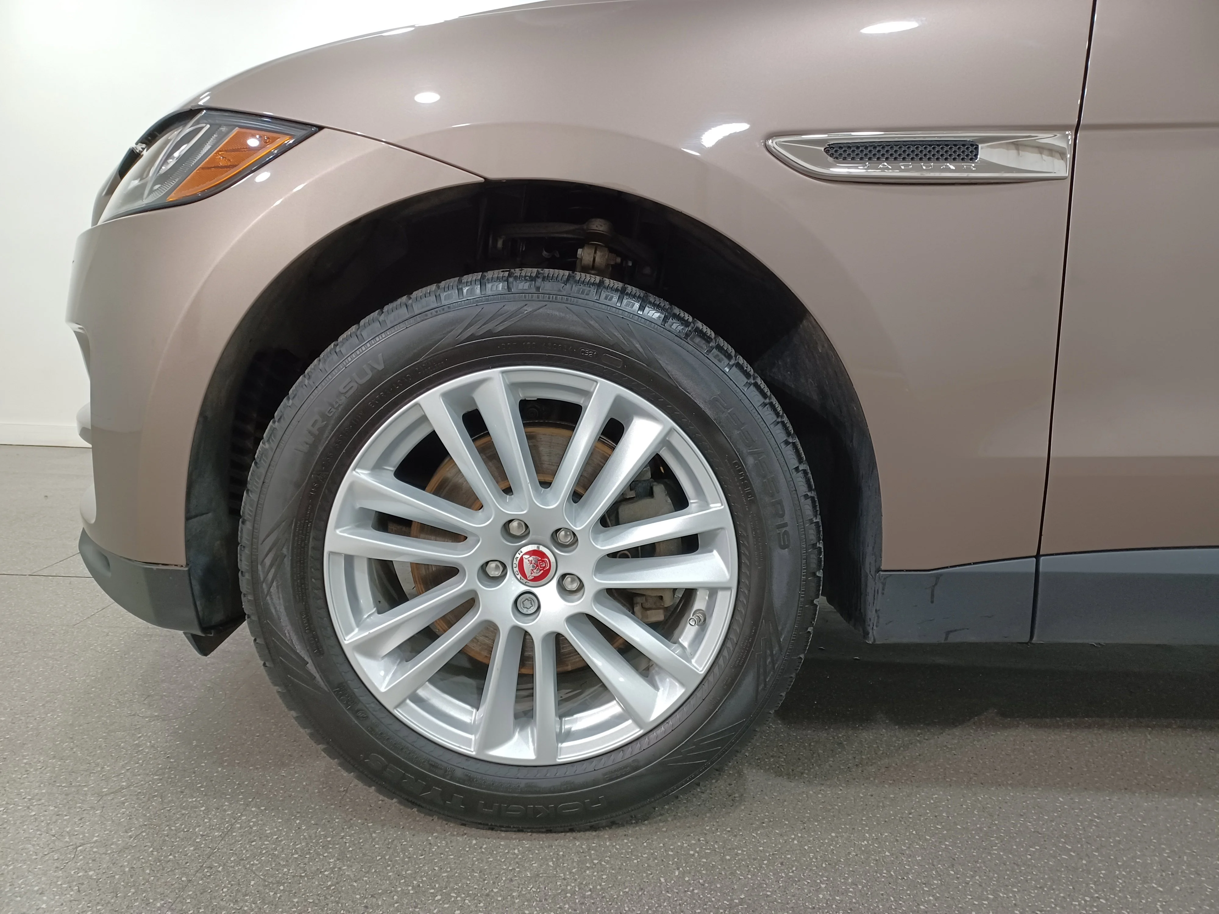 Used 2017 Quartzite Metallic Jaguar 35t Prestige AWD*Nav | Pano Roof | Cooled Leather | Htd Steering Wheel | Blind Spot Detection image 21