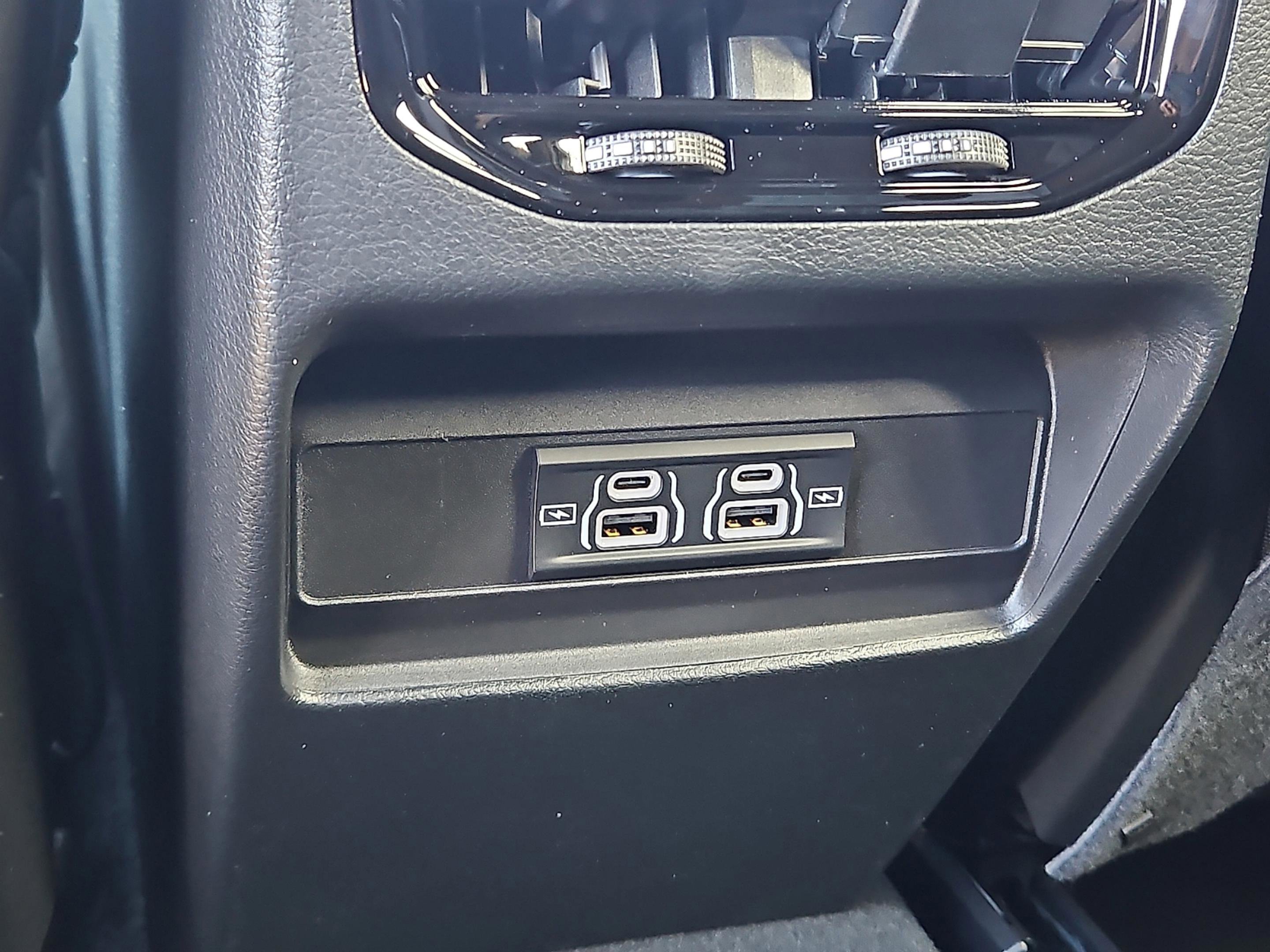 New 2025 Bright White Clear-Coat Exterior Paint Jeep Laredo image 15