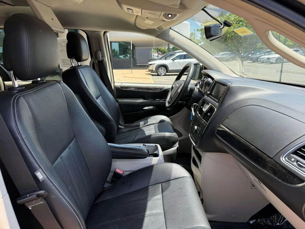 2015 Chrysler Town & Country Touring - Photo 14