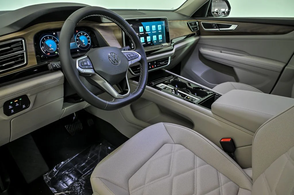 New 2026 Black Volkswagen 2.0T SE w/Technology image 6