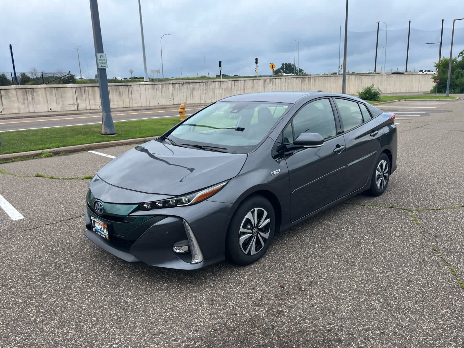 Used 2017 Magnetic Gray Metallic Toyota Advanced image 3