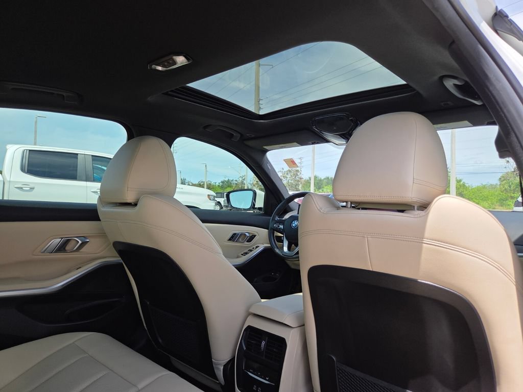 2023 BMW 3 Series 330e - Photo 17