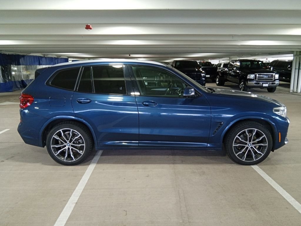 Used 2019 Phytonic Blue Metallic BMW xDrive30i image 4