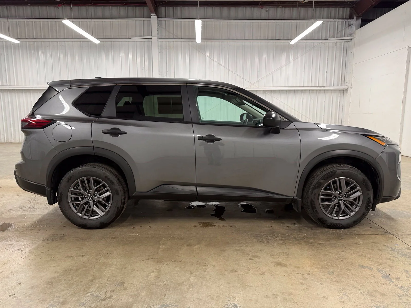 Used 2024 Gray Nissan S image 4