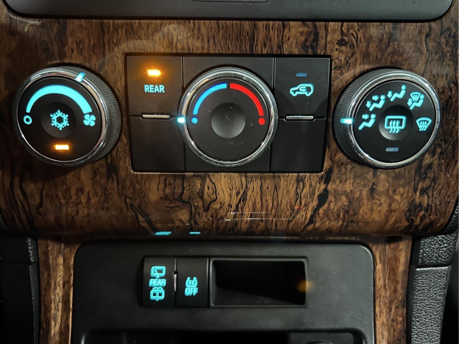 Used 2014 Black Granite Metallic Chevrolet LT image 29