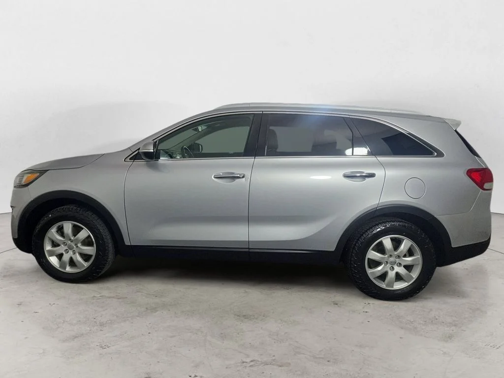 Used 2016 Silver Kia LX image 2