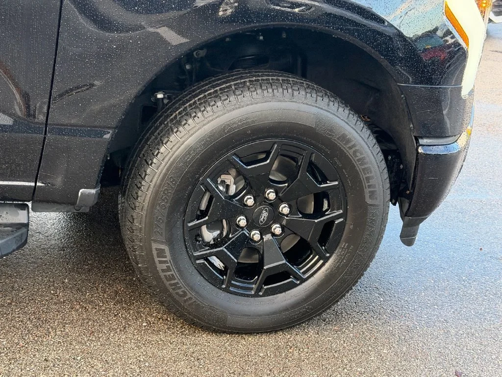 Used 2025 Black Metallic Ford XLT image 9