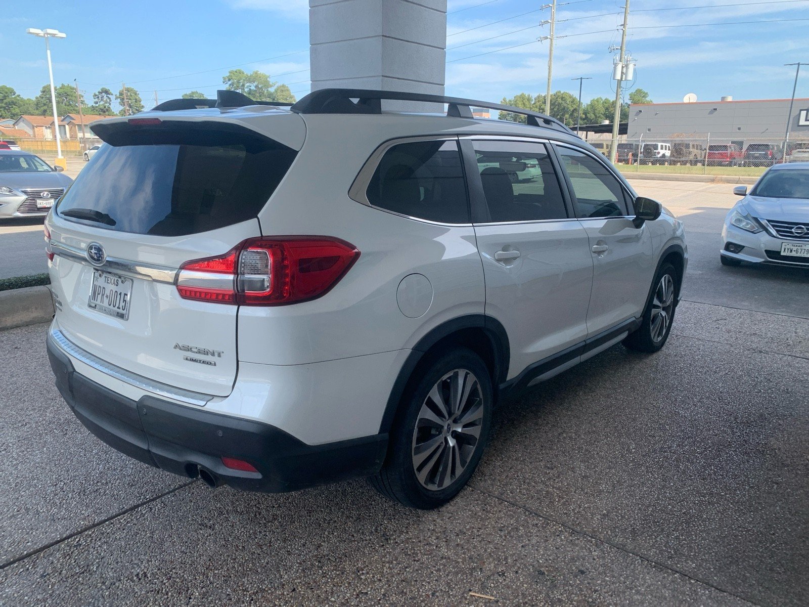 Used 2020 Crystal White Pearl Subaru Limited image 1