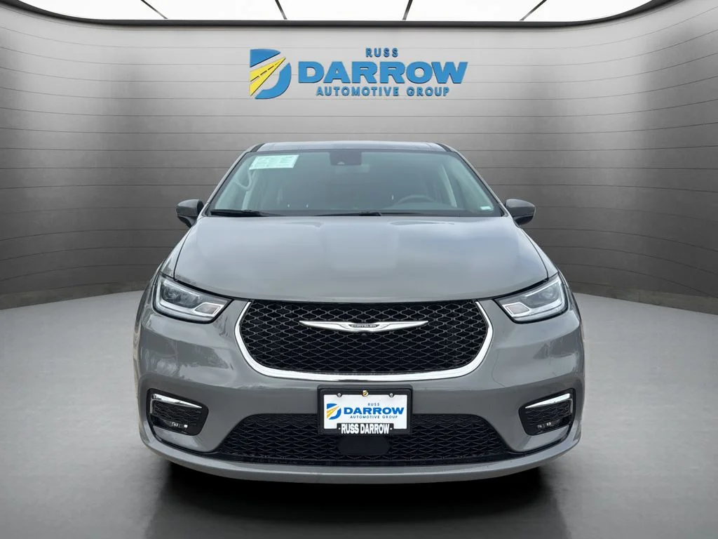 Used 2023 White Chrysler Touring L image 8