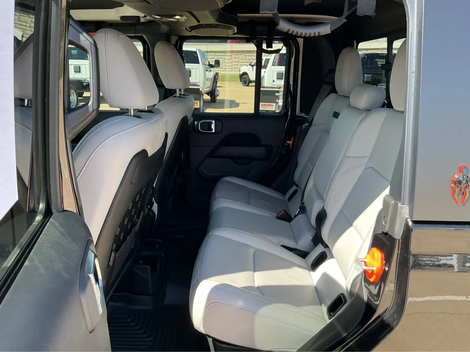 Used 2023 Black Clearcoat Jeep Mojave image 15