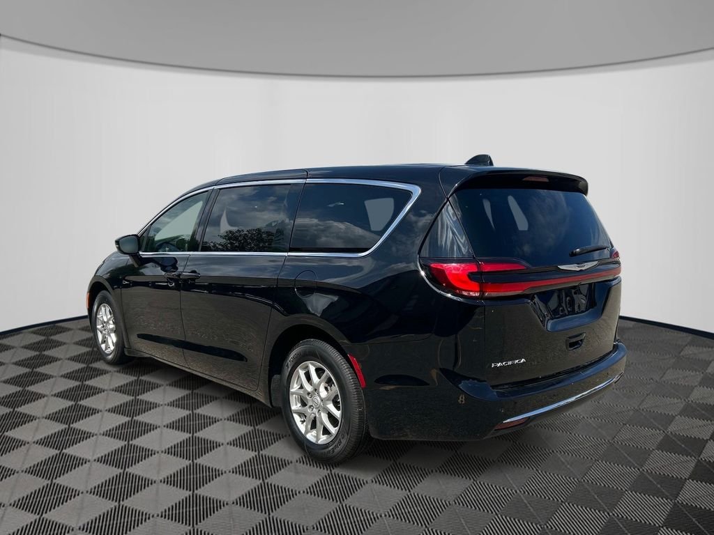 Used 2026 Black Chrysler Select image 3