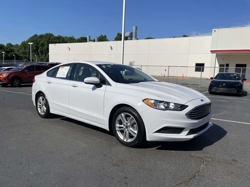 2018 Ford Fusion SE FWD's photo