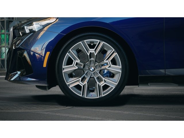 New 2026 Tanzanite Blue II Metallic BMW 530i xDrive image 7