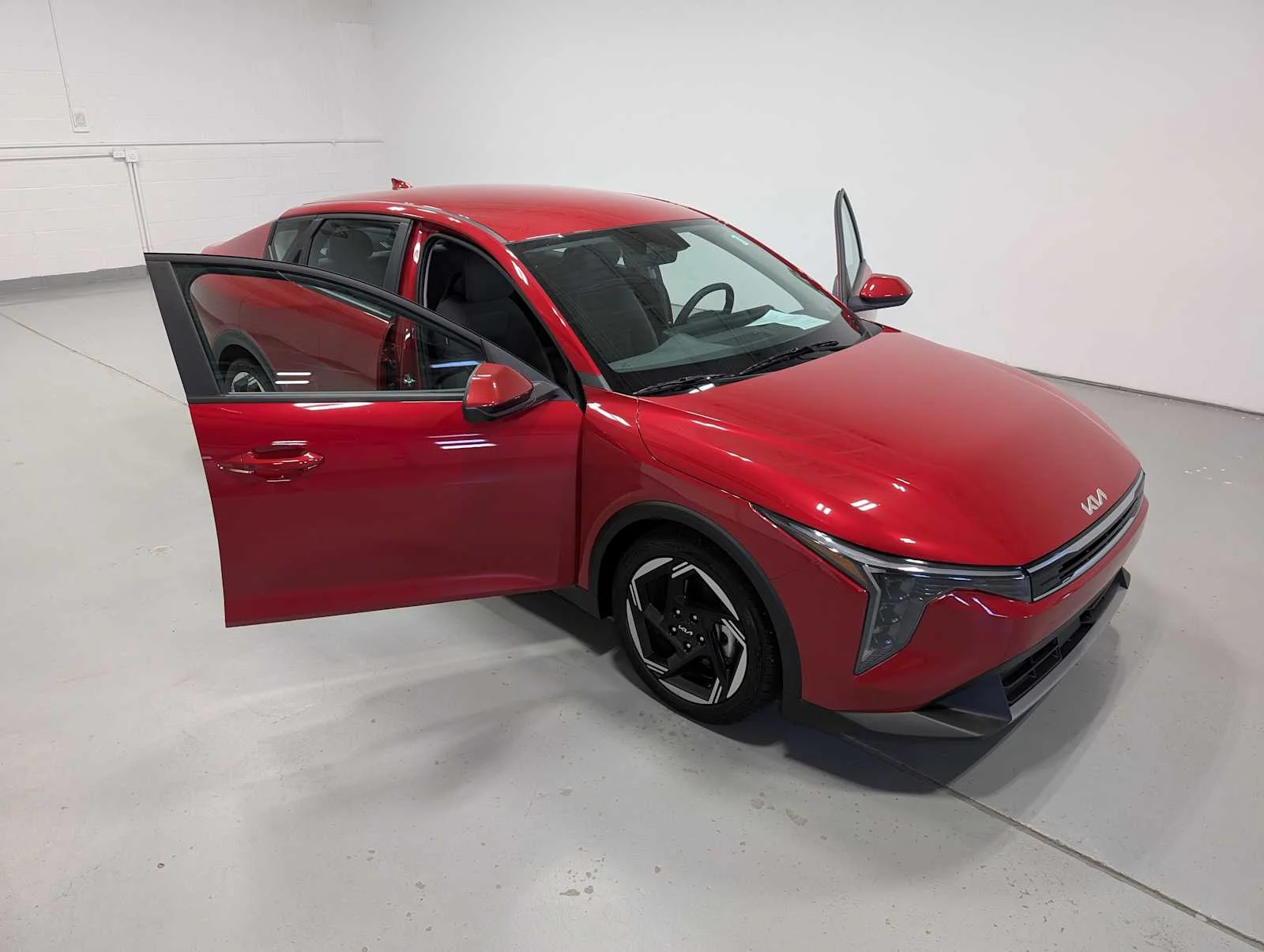 Used 2025 Currant Red Kia EX image 16