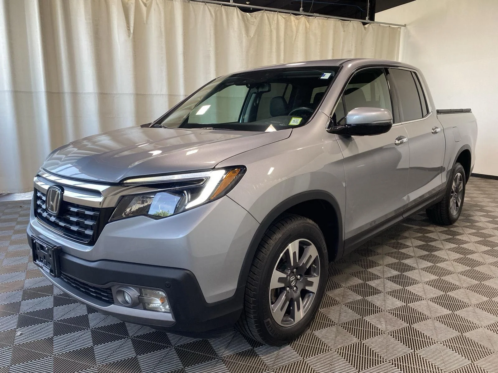Used 2017 Modern Steel Metallic Honda RTL-E image 3