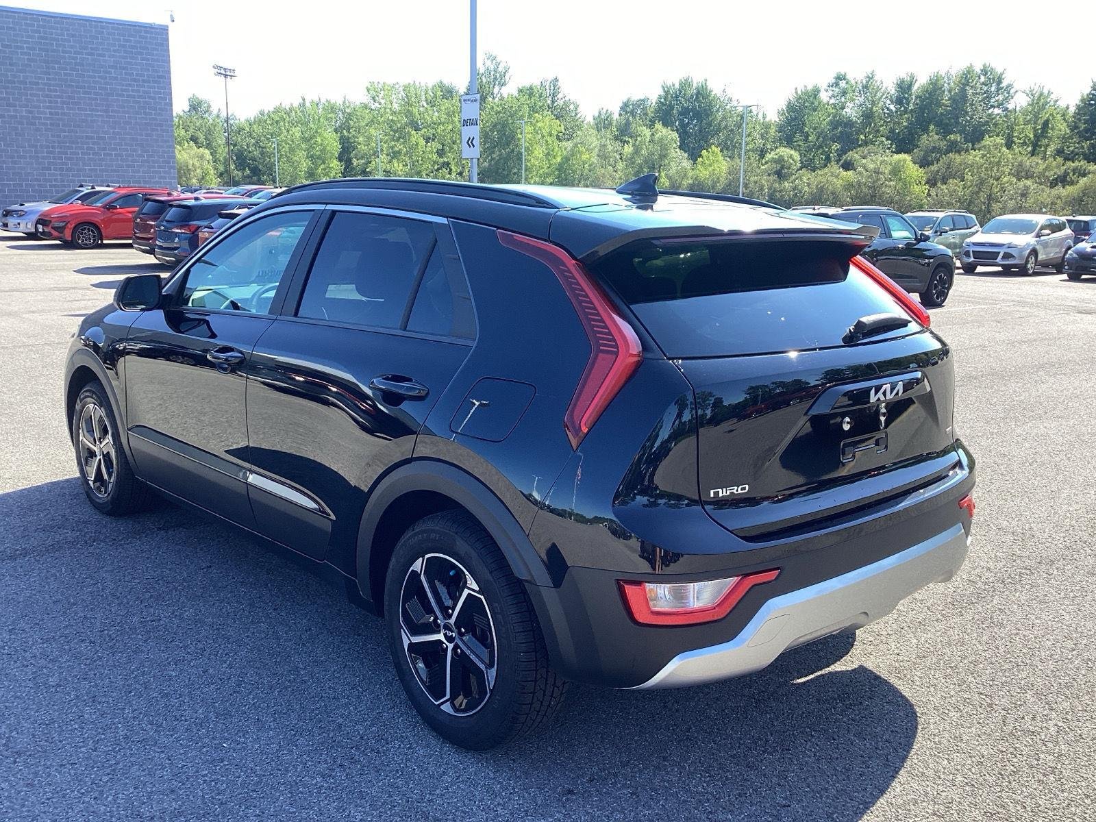 Used 2024 Aurora Black Pearl Kia LX image 5