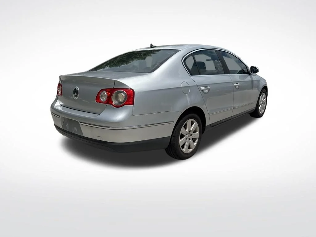 Used 2007 Black Volkswagen 2.0T image 5