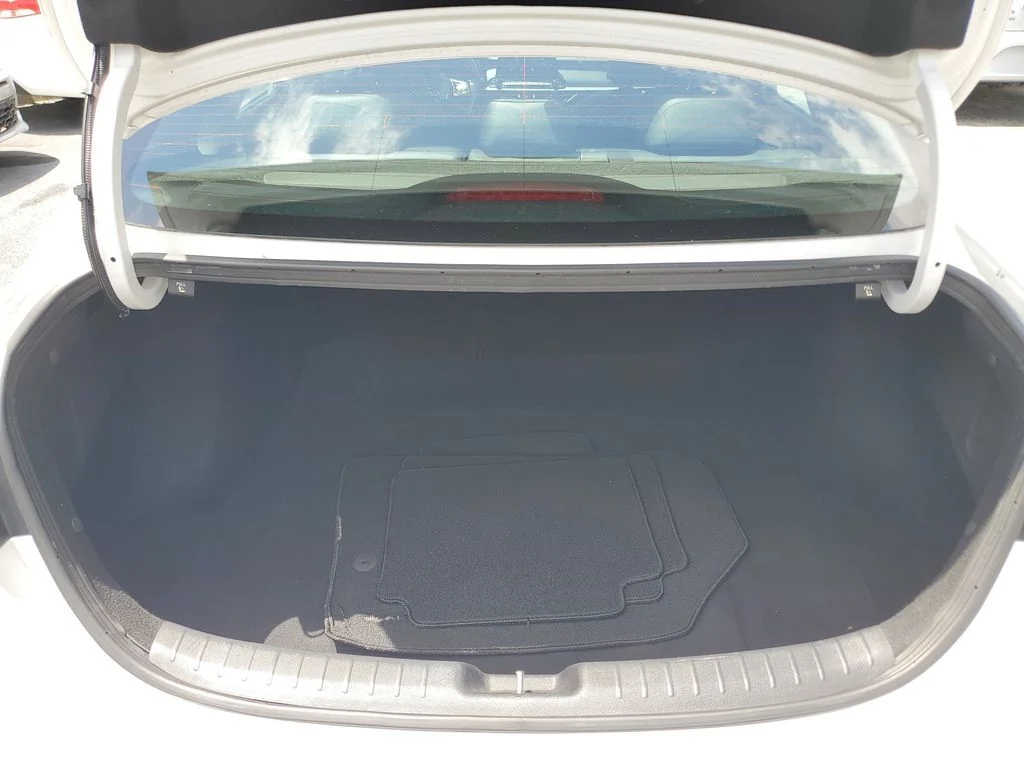 Used 2021 White Kia GT-Line image 10