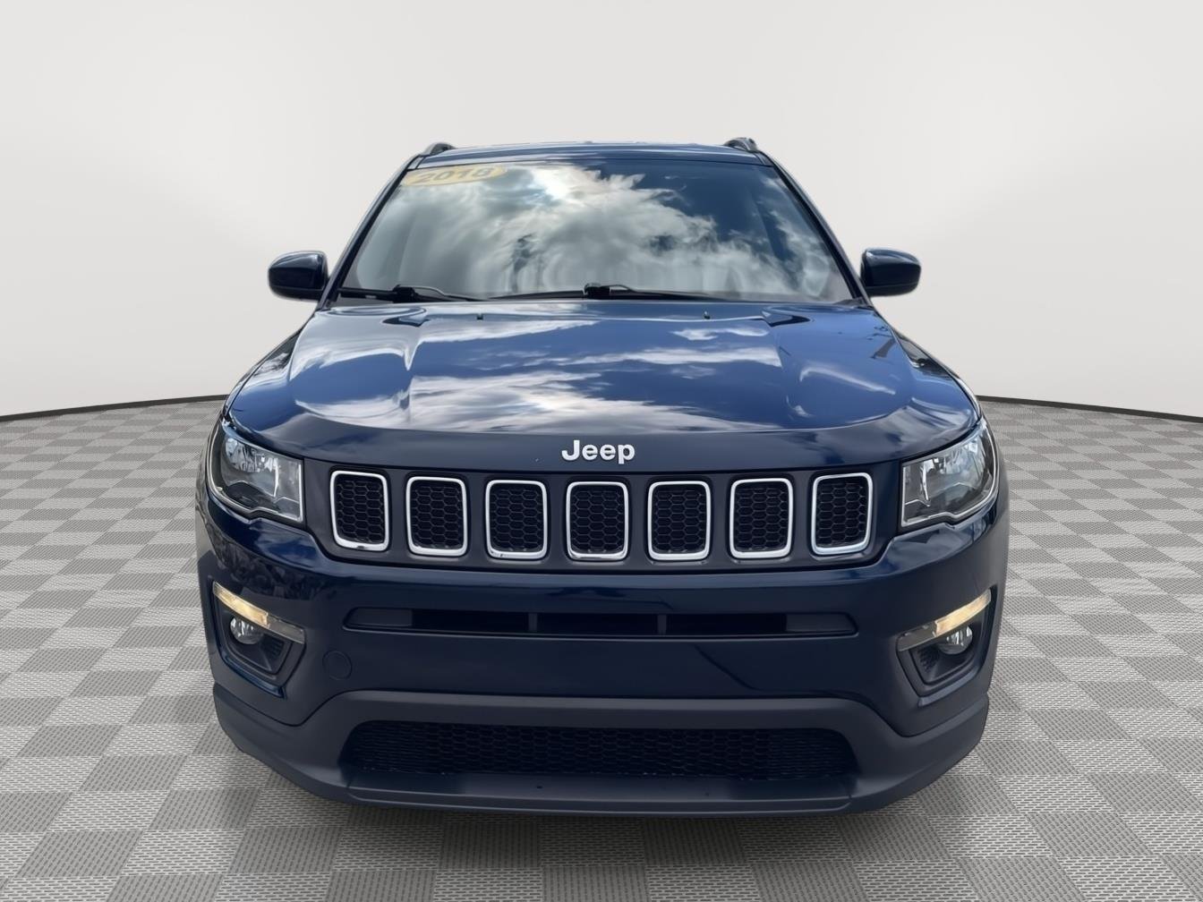 Used 2018 Jazz Blue Pearlcoat Jeep Latitude image 9