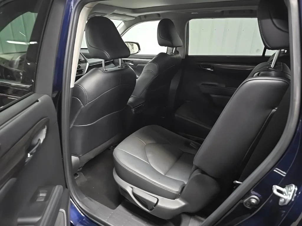 Used 2024  Toyota Platinum image 31