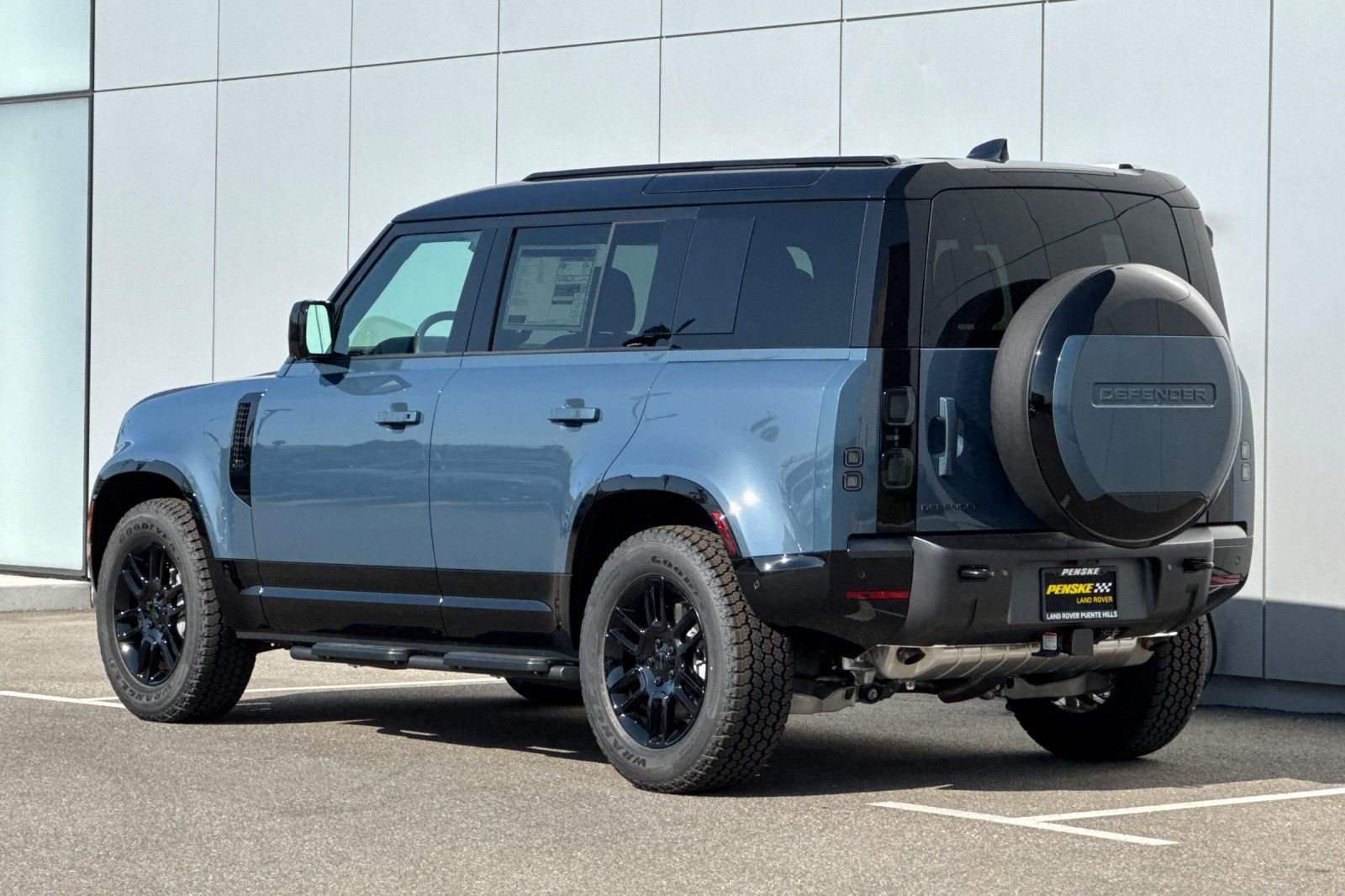 New 2026 Tasman Blue LAND ROVER X-Dynamic SE image 3
