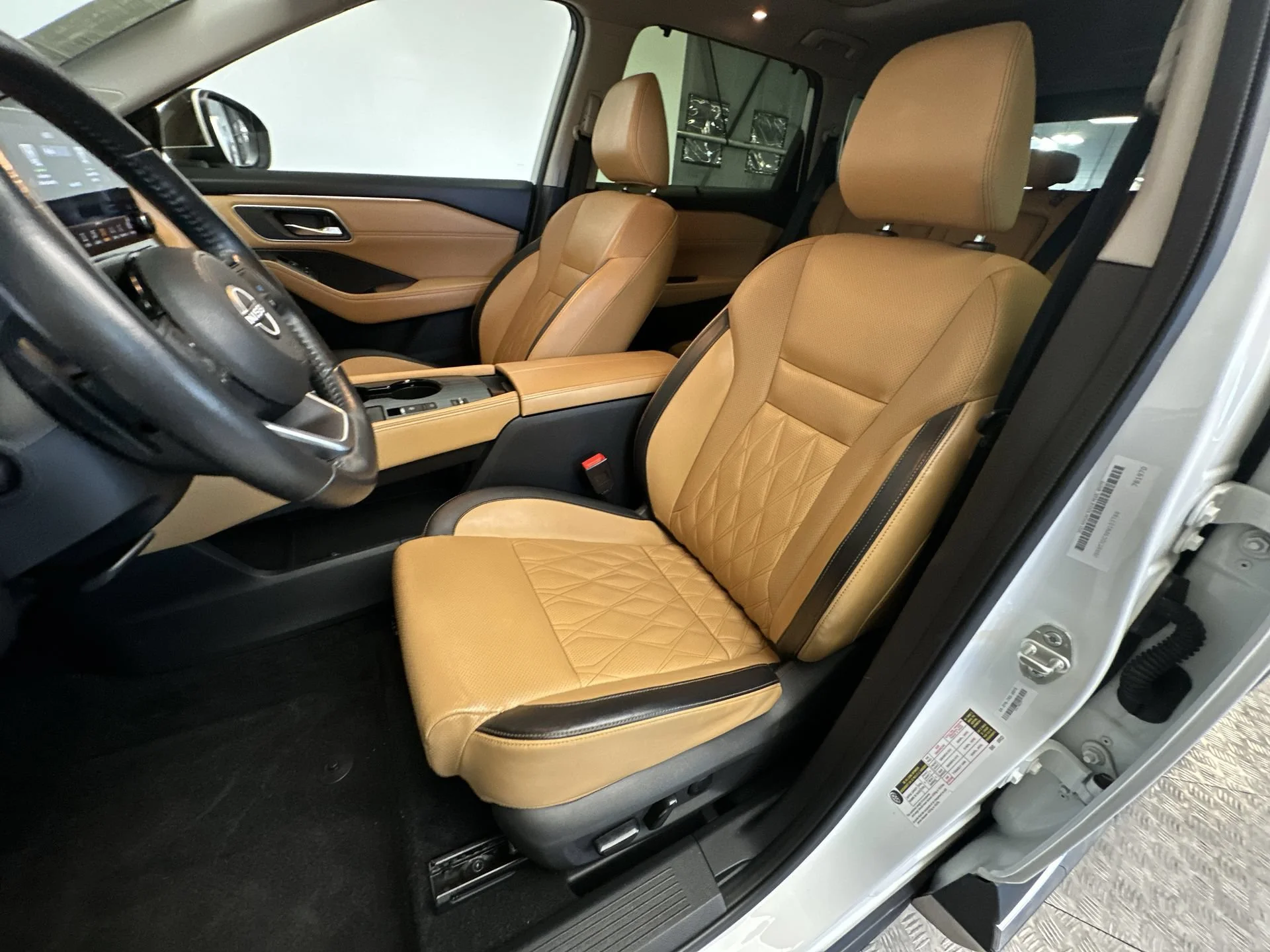 Used 2023 Pearl White Tricoat Nissan Platinum image 12